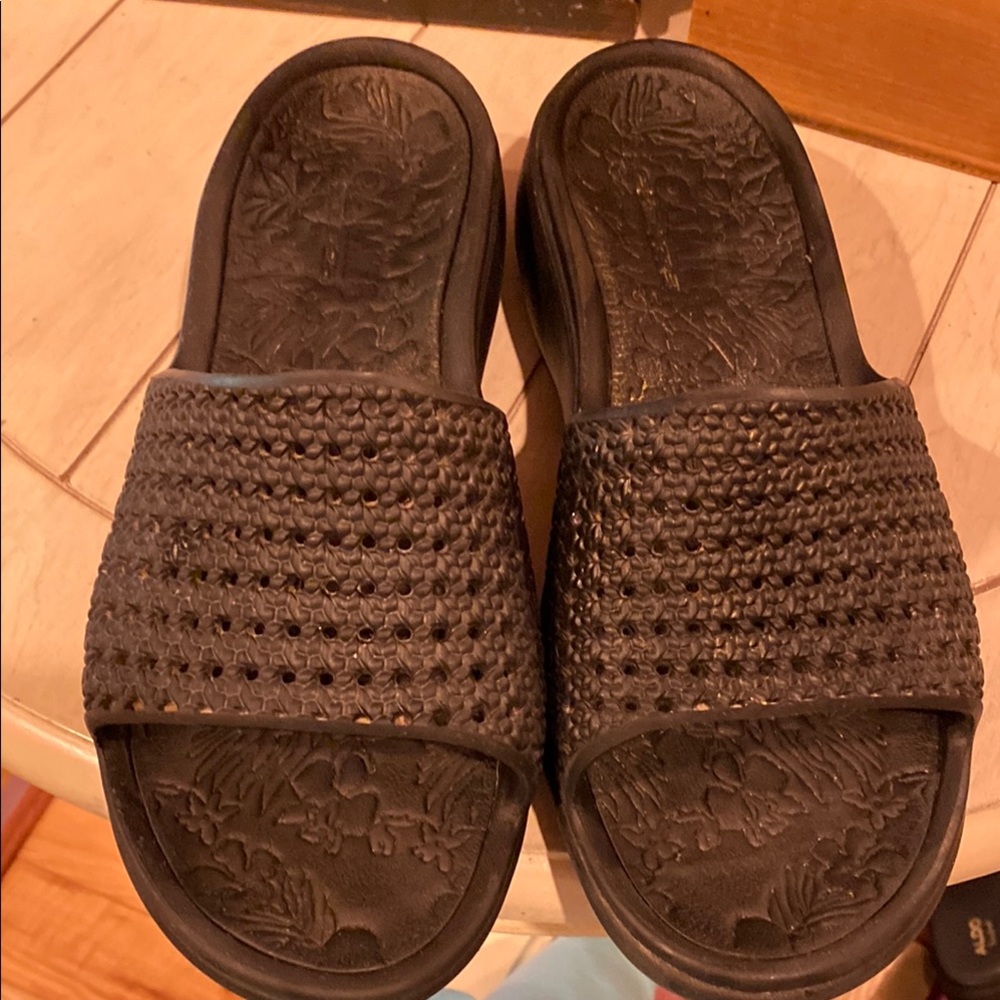 Skechers Black Slip-On Sandals with Contoured Footbed size 11
547